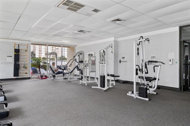 300 Bayview Dr 807, Sunny Isles Beach, FL 33160