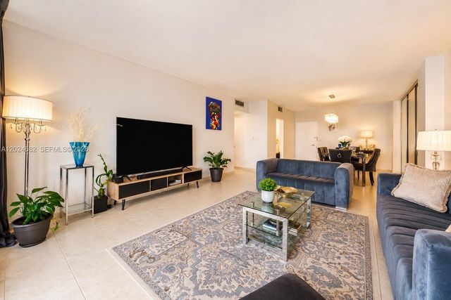 300 Bayview Dr 807, Sunny Isles Beach, FL 33160