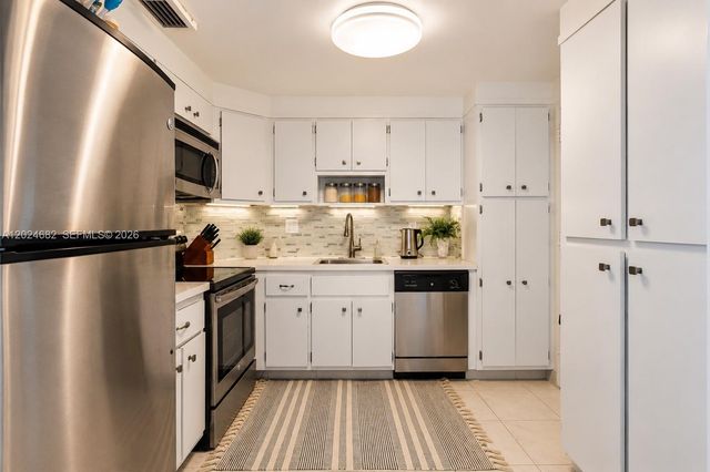 300 Bayview Dr 807, Sunny Isles Beach, FL 33160
