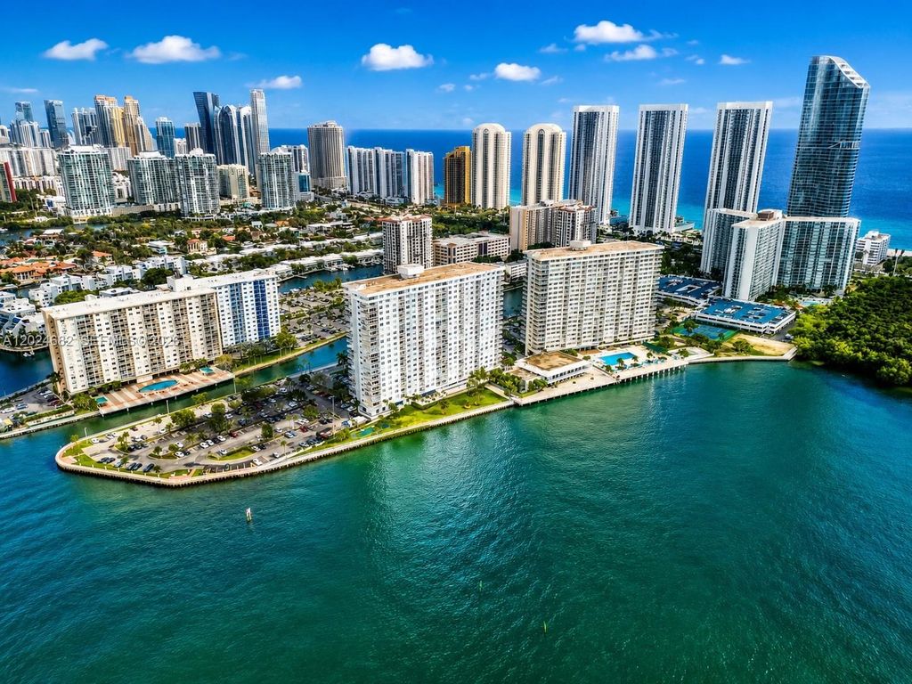 300 Bayview Dr 807, Sunny Isles Beach, FL 33160