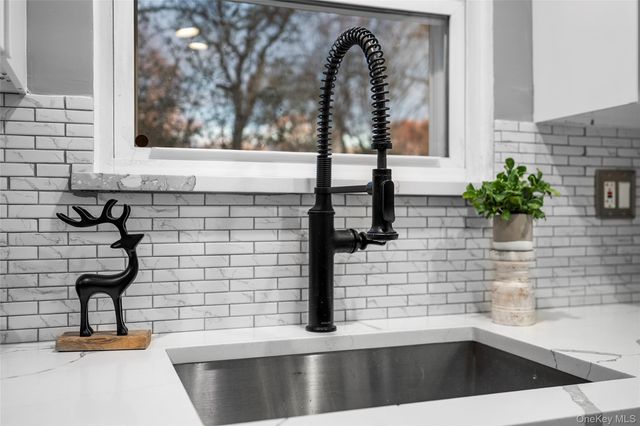 19 Corvette Road, Selden, NY 11784