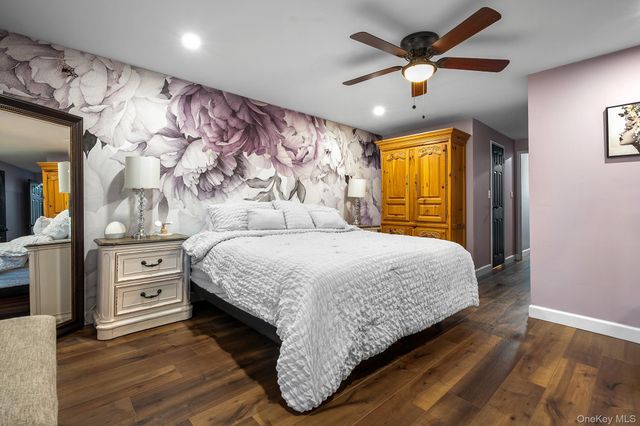 19 Corvette Road, Selden, NY 11784