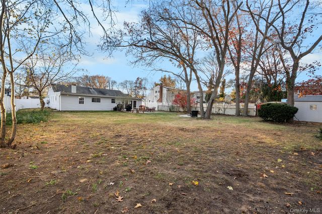 19 Corvette Road, Selden, NY 11784