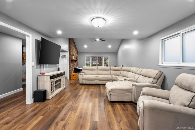 19 Corvette Road, Selden, NY 11784