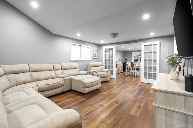 19 Corvette Road, Selden, NY 11784