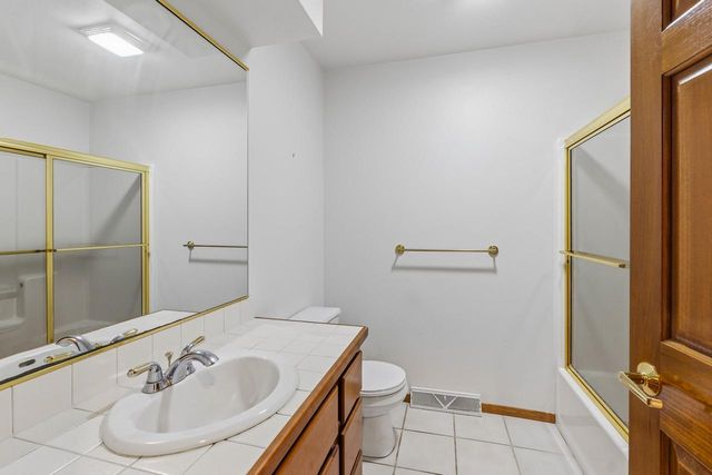 N8244 Ashberry AVENUE, Fond Du Lac, WI 54937