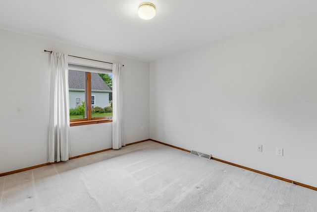 N8244 Ashberry AVENUE, Fond Du Lac, WI 54937
