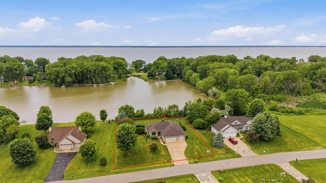 N8244 Ashberry AVENUE, Fond Du Lac, WI 54937