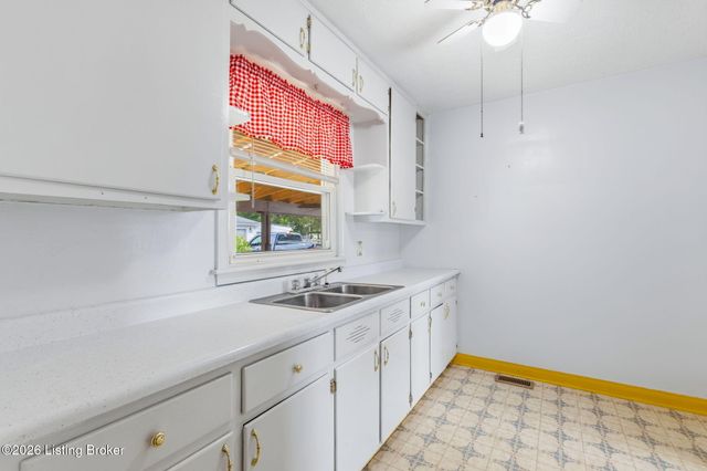 10317 Grafton Hall Rd, Louisville, KY 40272