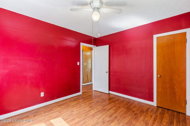 10317 Grafton Hall Rd, Louisville, KY 40272