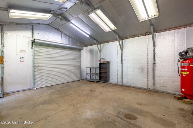 10317 Grafton Hall Rd, Louisville, KY 40272