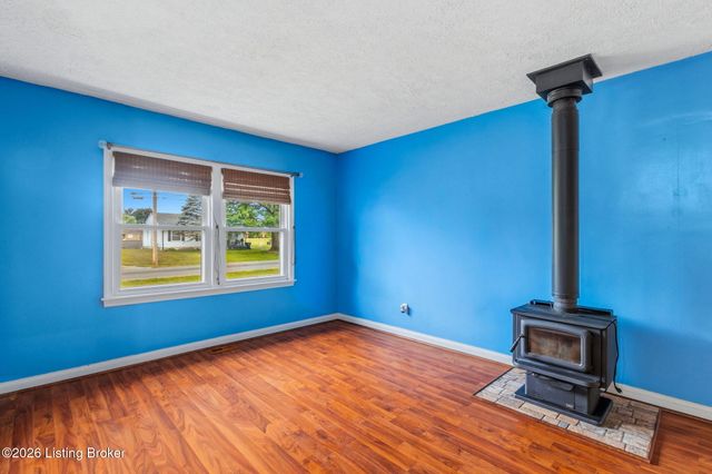 10317 Grafton Hall Rd, Louisville, KY 40272
