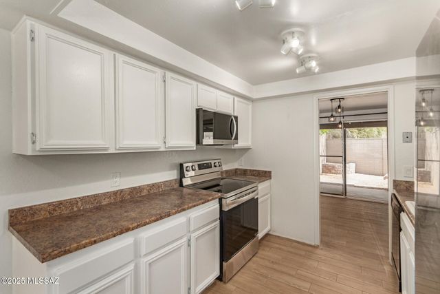 6 E Madrid Drive, Tucson, AZ 85704