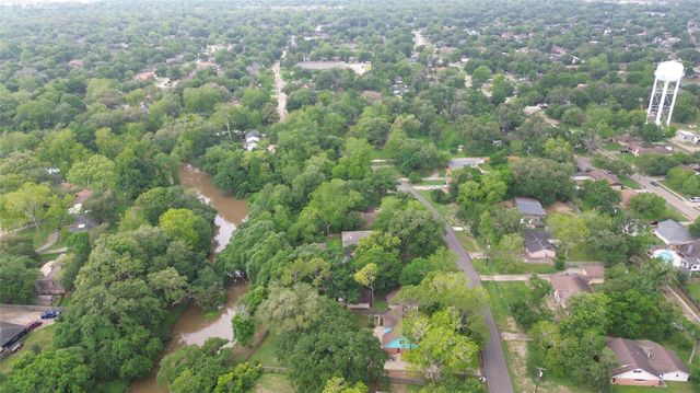 441 Southern Oaks Drive, Lake Jackson, TX 77566