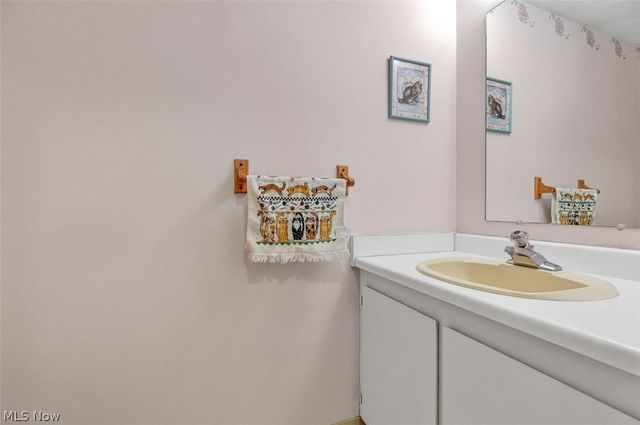 4310 Hyde Park 4, North Olmsted, OH 44070