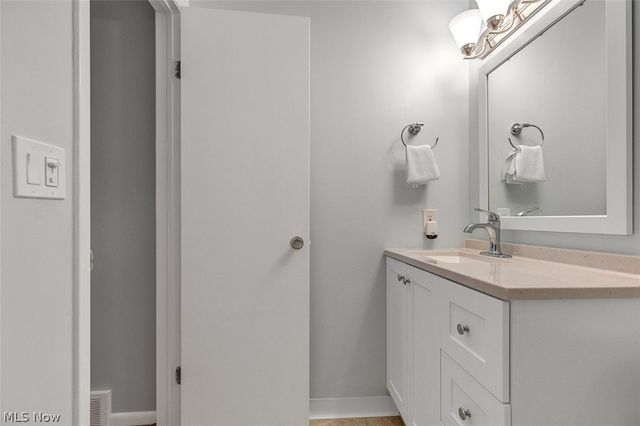 4310 Hyde Park 4, North Olmsted, OH 44070