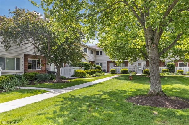 4310 Hyde Park 4, North Olmsted, OH 44070