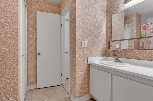4310 Hyde Park 4, North Olmsted, OH 44070