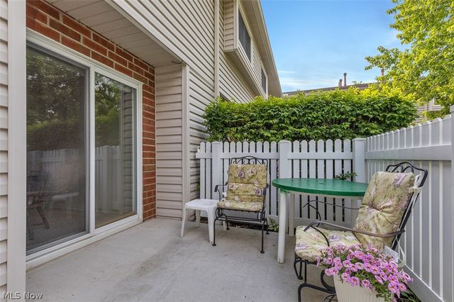 4310 Hyde Park 4, North Olmsted, OH 44070
