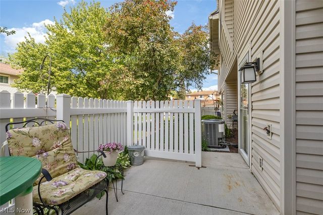 4310 Hyde Park 4, North Olmsted, OH 44070