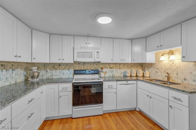 4310 Hyde Park 4, North Olmsted, OH 44070