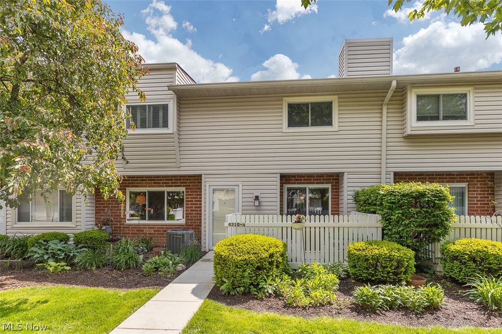 4310 Hyde Park 4, North Olmsted, OH 44070