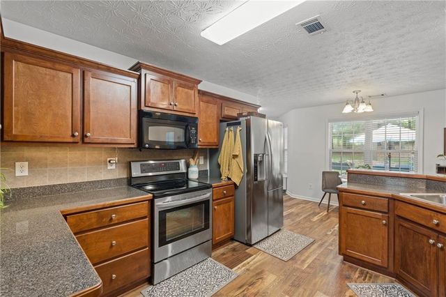 517 Annslee Lane, Loganville, GA 30052