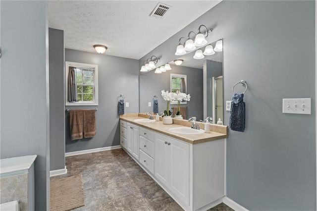 517 Annslee Lane, Loganville, GA 30052