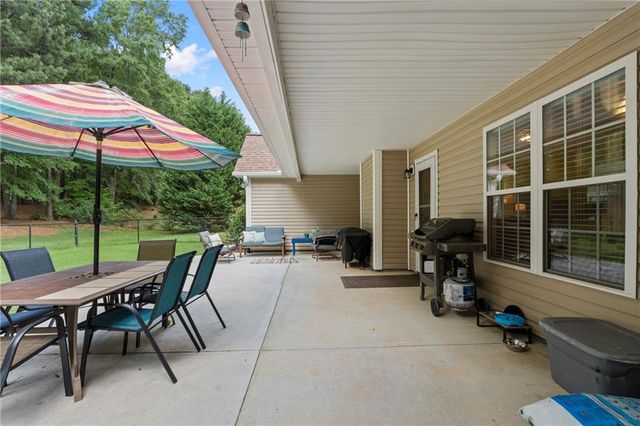 517 Annslee Lane, Loganville, GA 30052