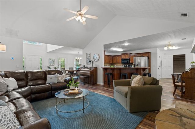 517 Annslee Lane, Loganville, GA 30052