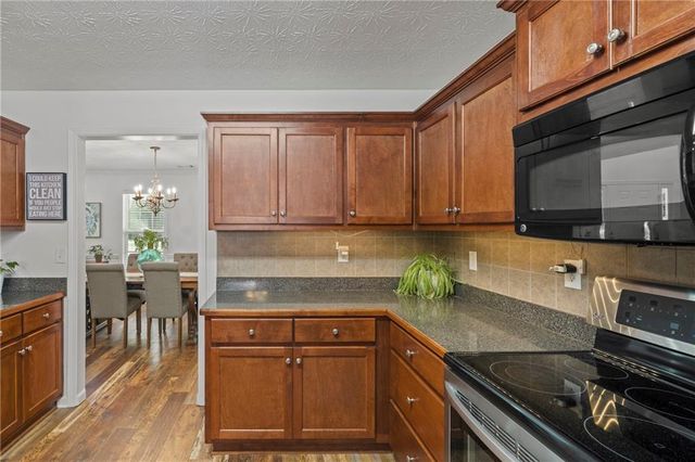 517 Annslee Lane, Loganville, GA 30052
