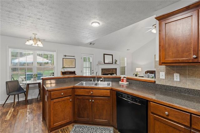 517 Annslee Lane, Loganville, GA 30052