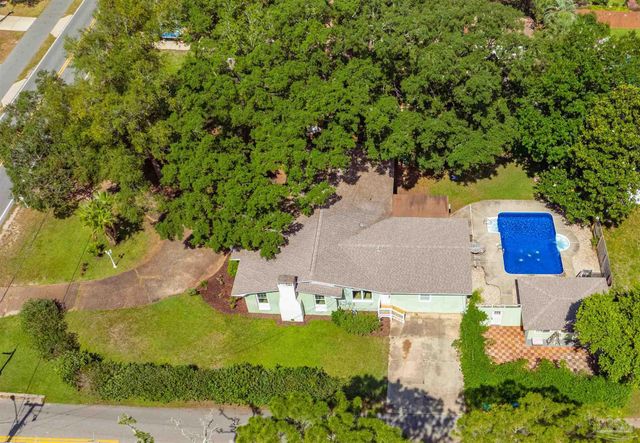 420 Fairpoint Dr, Gulf Breeze, FL 32561