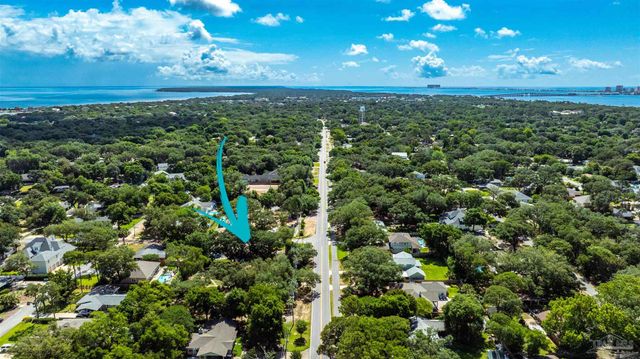 420 Fairpoint Dr, Gulf Breeze, FL 32561