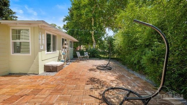 420 Fairpoint Dr, Gulf Breeze, FL 32561