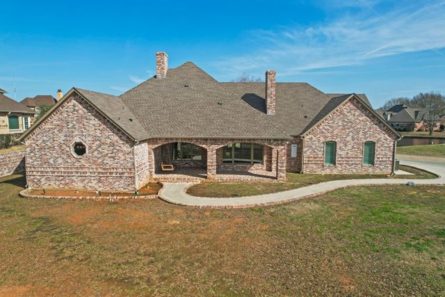 602 Greenhill Park Avenue, Mt Pleasant, TX 75455