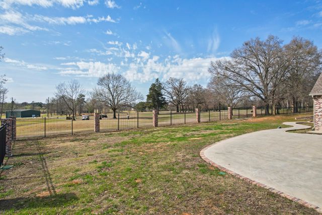 602 Greenhill Park Avenue, Mt Pleasant, TX 75455