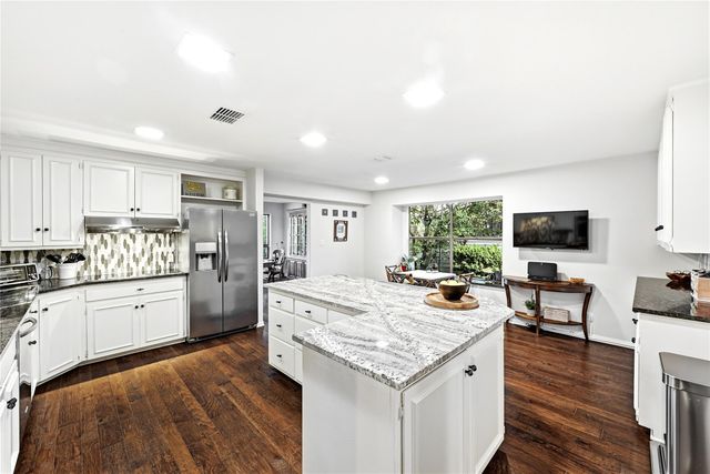 105 Melody ST, Lakeway, TX 78734