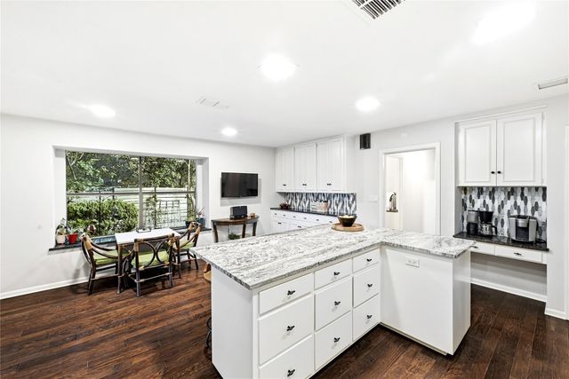 105 Melody ST, Lakeway, TX 78734