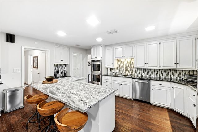 105 Melody ST, Lakeway, TX 78734