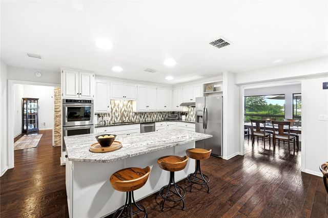 105 Melody ST, Lakeway, TX 78734