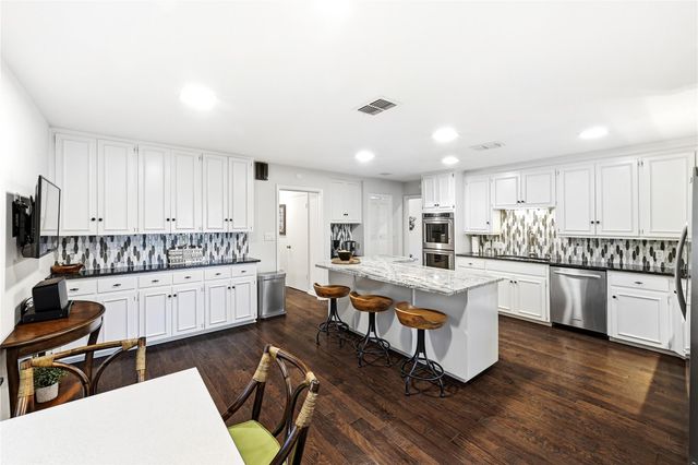 105 Melody ST, Lakeway, TX 78734