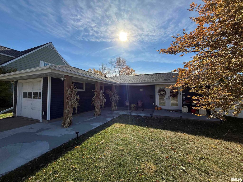 610 W RIDGEMONT Road, Peoria, IL 61614