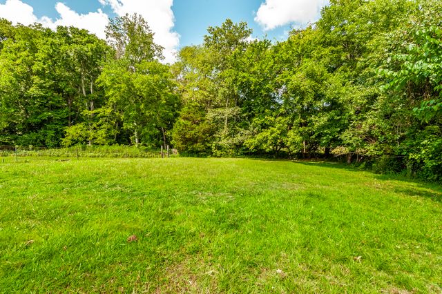 3538 Armstrong Rd, Springfield, TN 37172