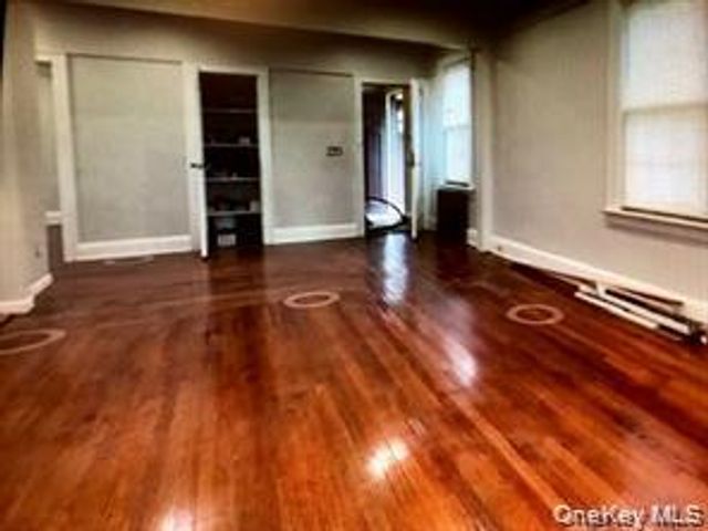 4320 Hamilton Place, Douglaston, NY 11363