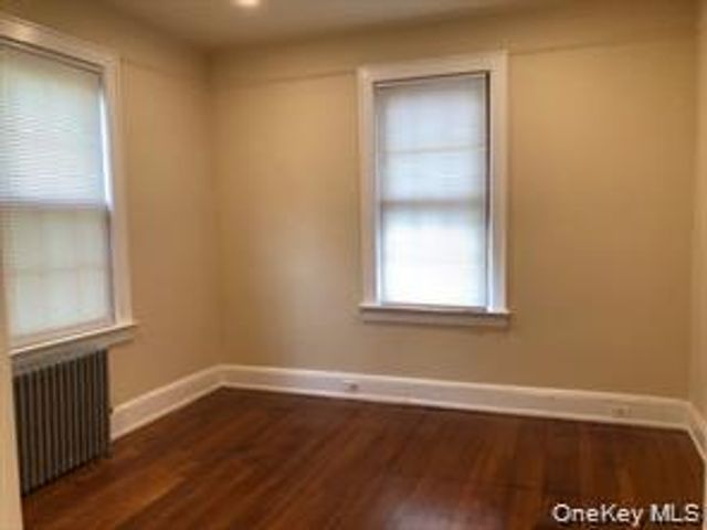 4320 Hamilton Place, Douglaston, NY 11363