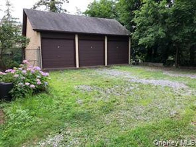 4320 Hamilton Place, Douglaston, NY 11363