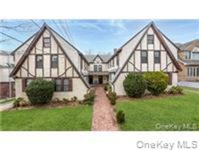 4320 Hamilton Place, Douglaston, NY 11363