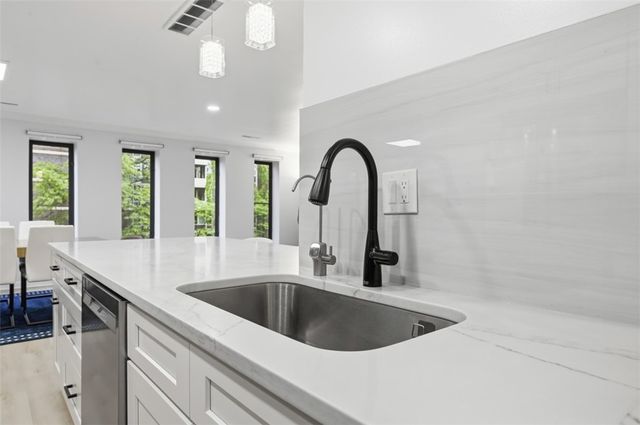 540 N NEVILLE 305, Oakland, PA 15213