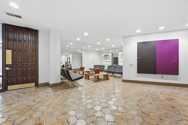 540 N NEVILLE 305, Oakland, PA 15213
